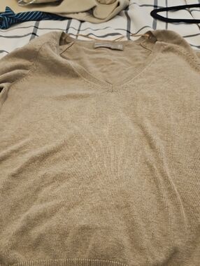 Zara Women's V-Neck Sweater in Light Tan